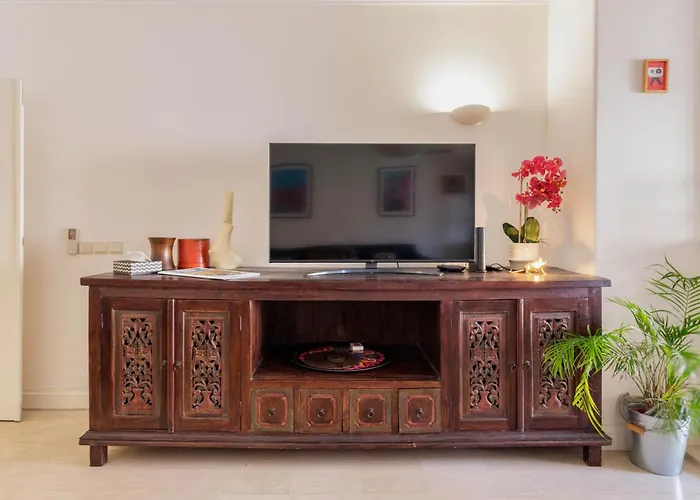 Central Cascais Apartment With Private Parking