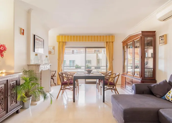 Central Cascais Apartment With Private Parking