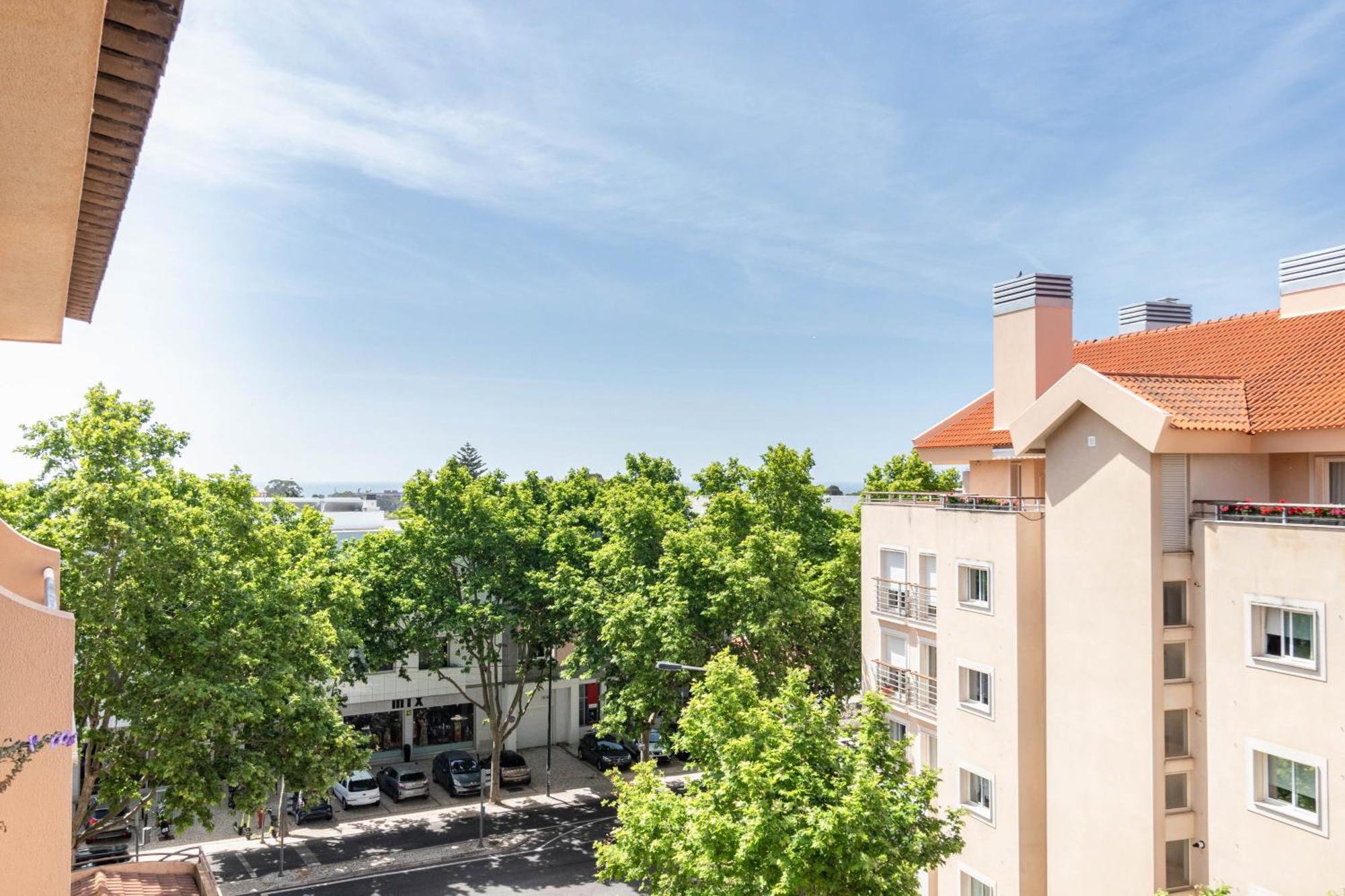 Apartment With Private Parking *