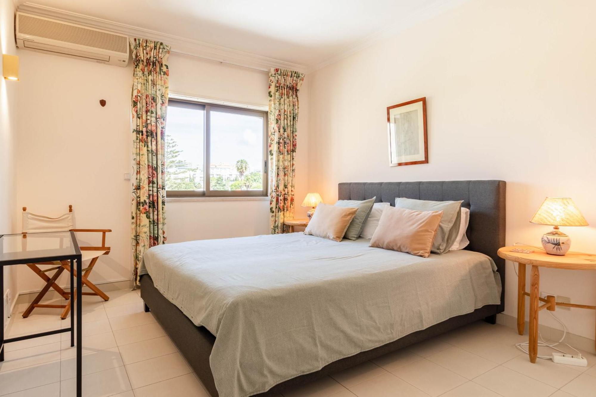 With Private Parking Apartment Cascais