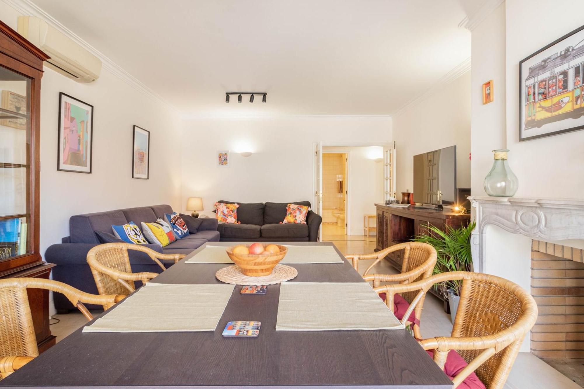 Apartment With Private Parking Cascais
