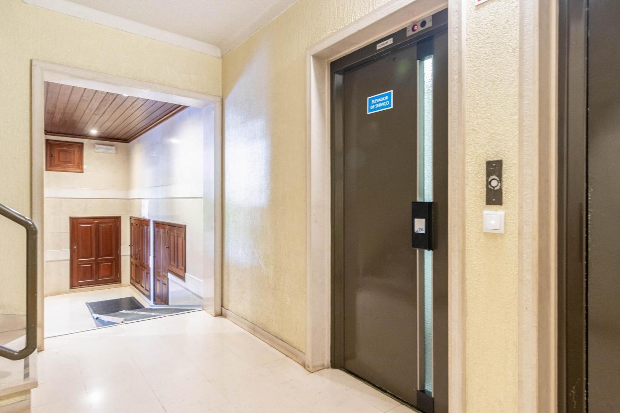 With Private Parking Apartment *